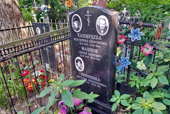 Вертикальный памятник простой формы