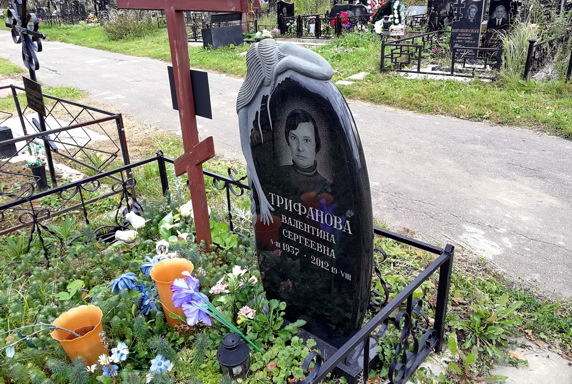 Вертикальный резной памятник